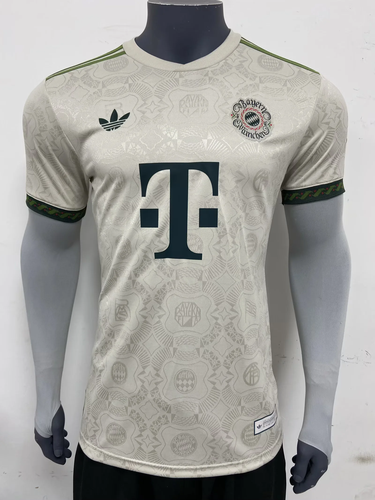 Bayern Munich Player Jersey Oktoberfest 2025/26